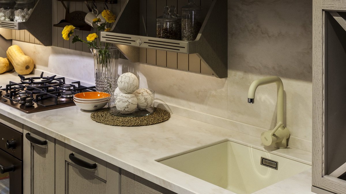 Кухня серо белая глянец