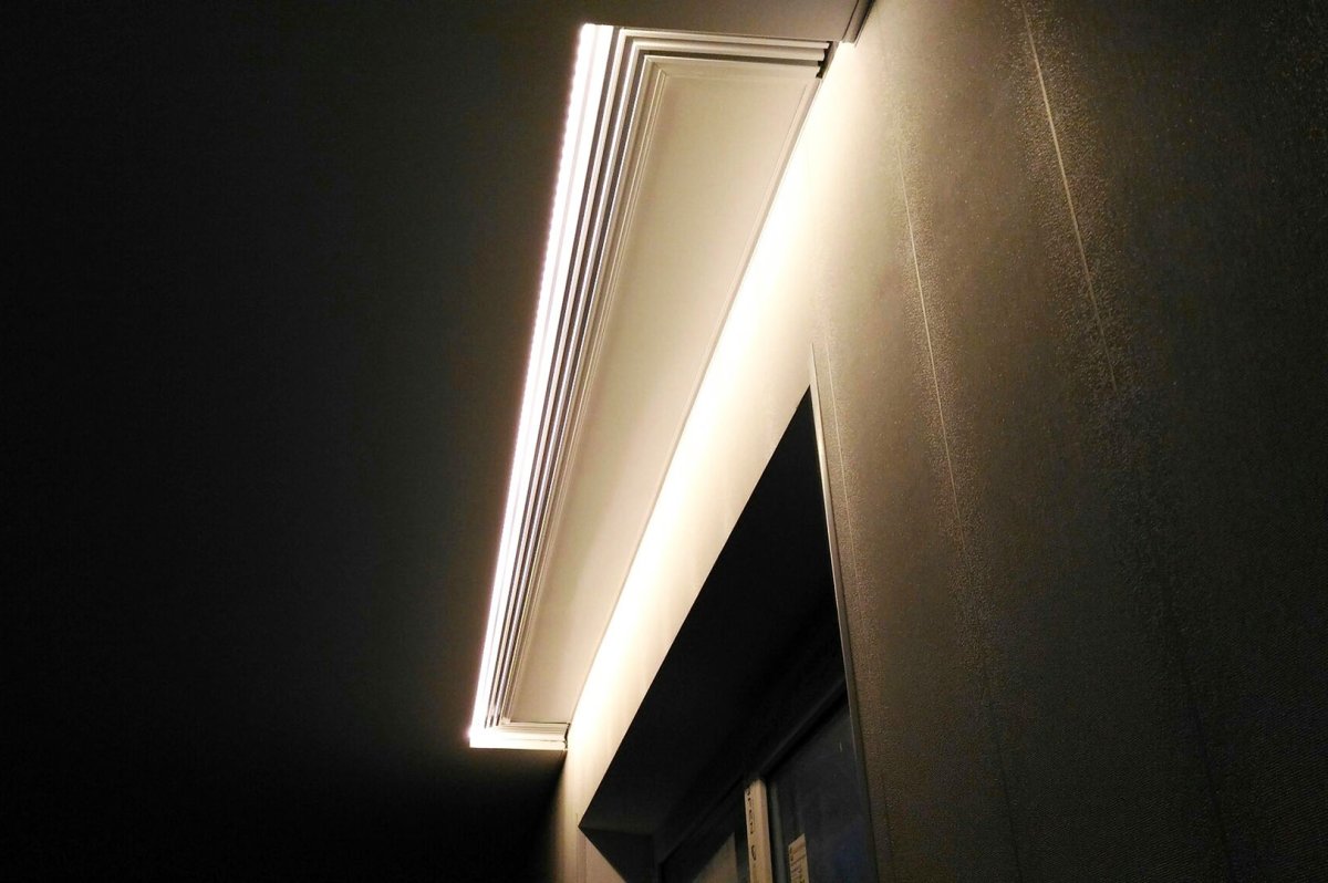 Закарнизная подсветка штор