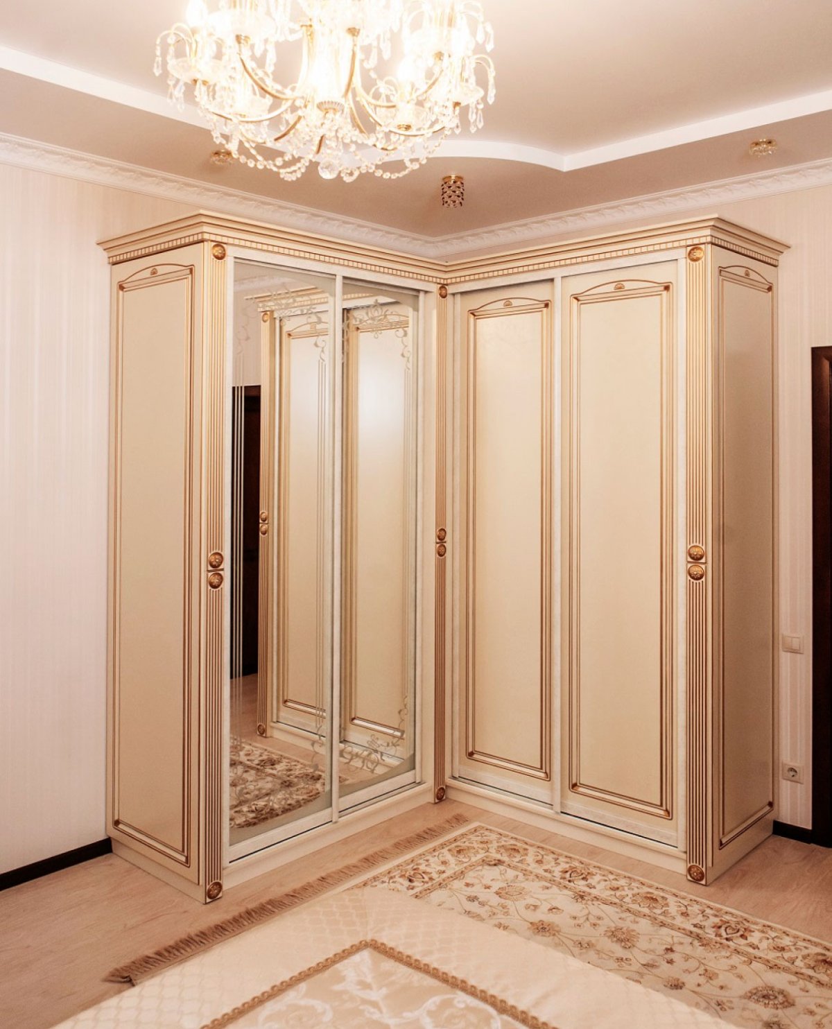 Трилистник мебель