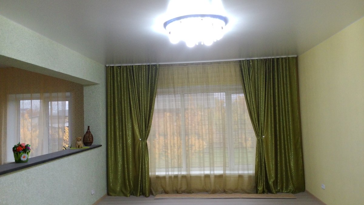 Скрытый потолочный карниз для штор