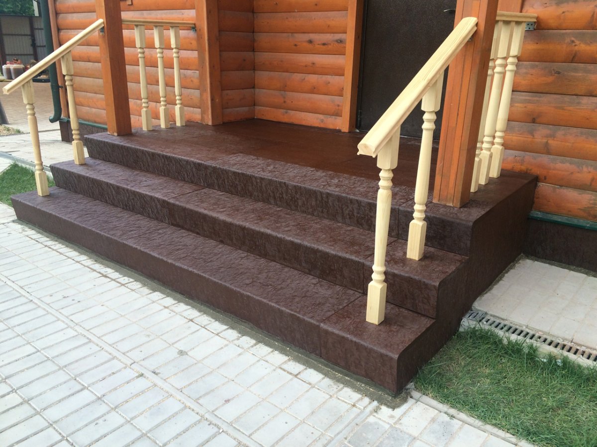 Вариант отделки крыльца жалюзи