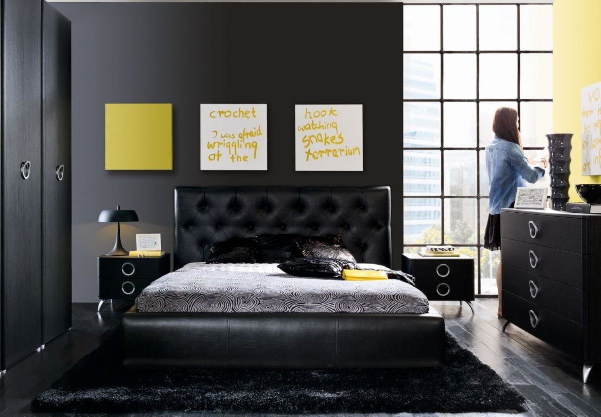 Белый интерьер с желтыми акцентами