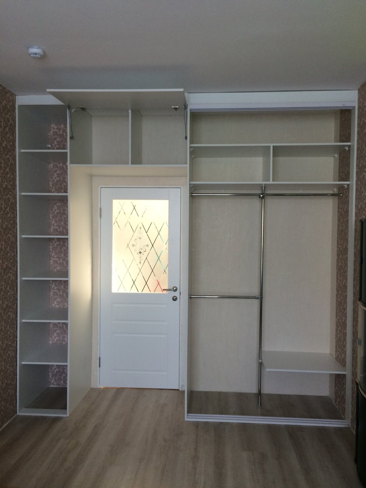 Встроенные шкафы в гостиную