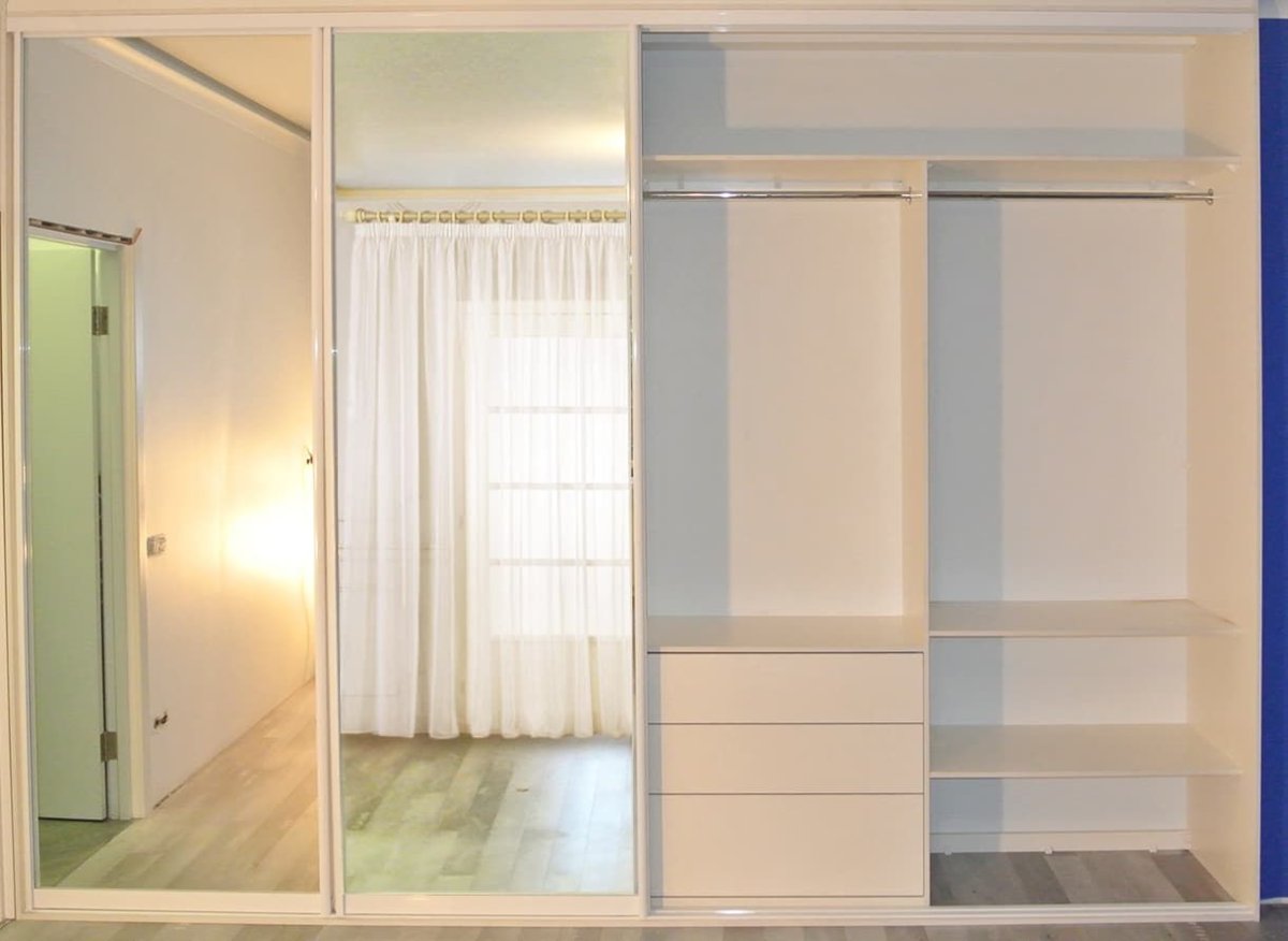 Шкаф Стенли в зал