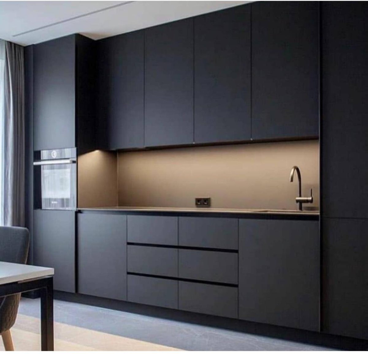 Кухня в серых тонах