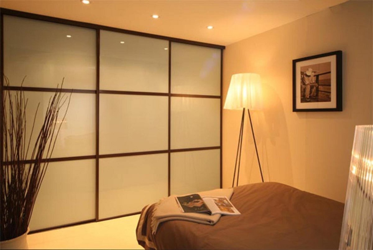 Встроенные шкафы в зал