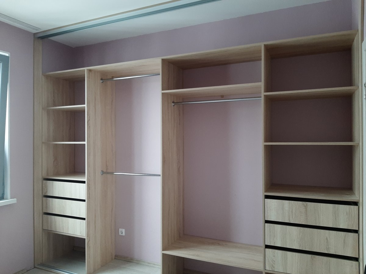 Встроенный шкаф- купе со шкафом для посуды