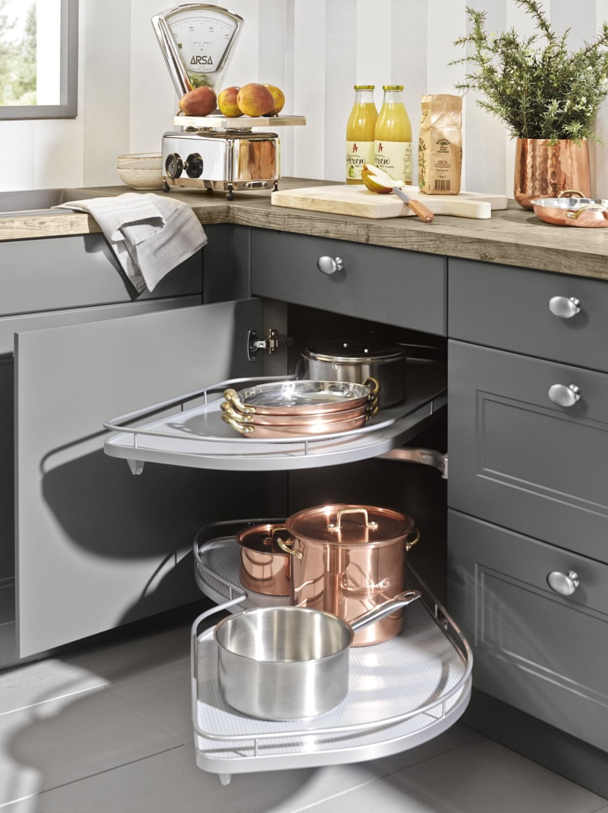 Угловой шкаф на кухню