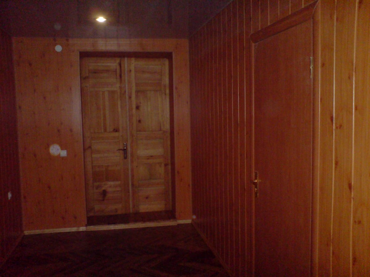 Освещение коридора в частном деревянном доме