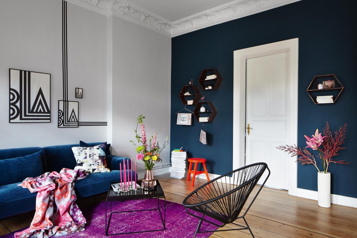 Акцентные обои за диваном 2 метра