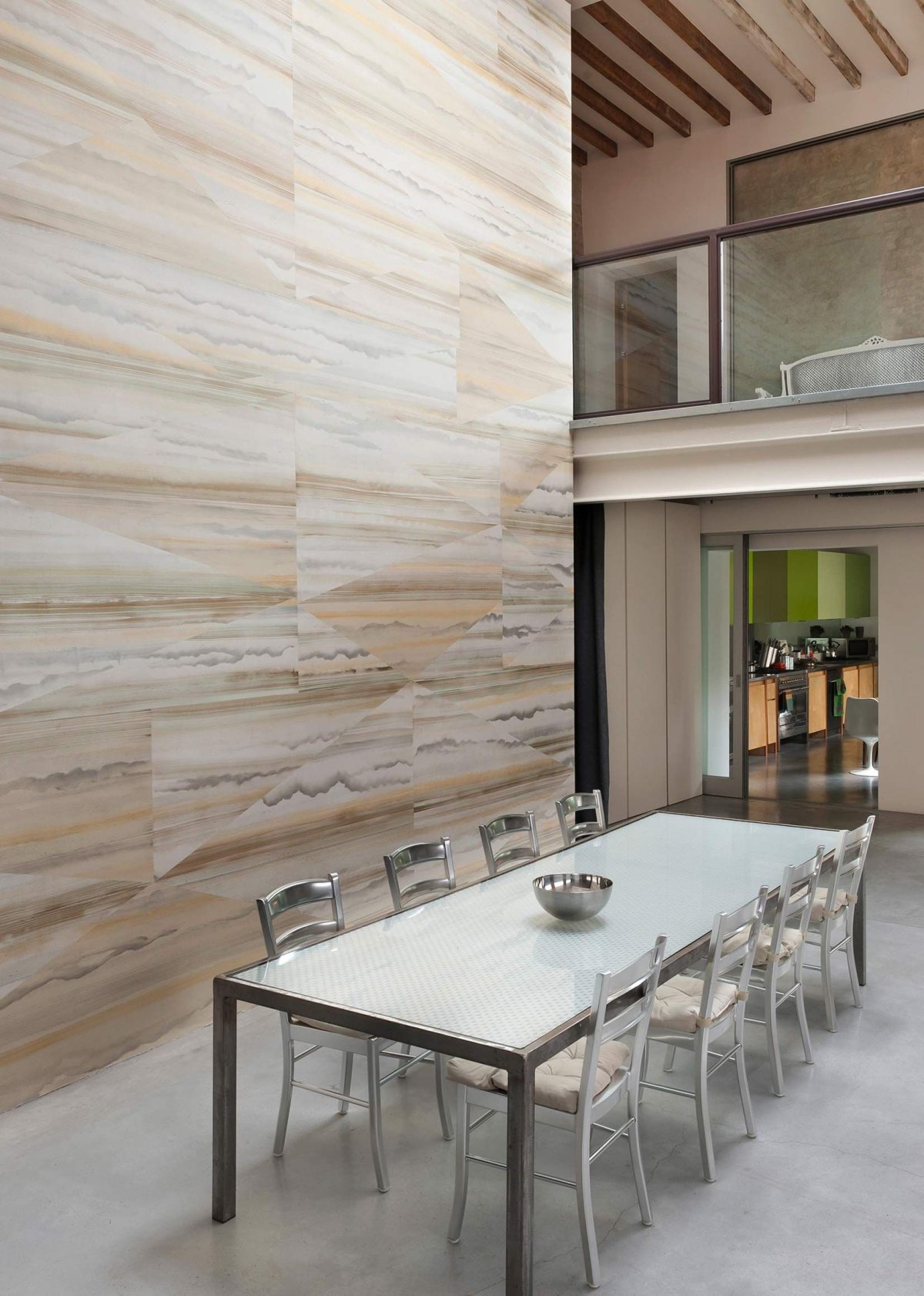 Травертин в интерьере душевой