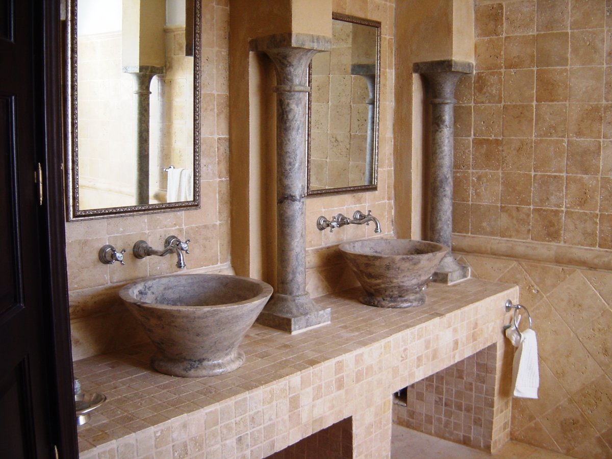 Каменная ванна в интерьере