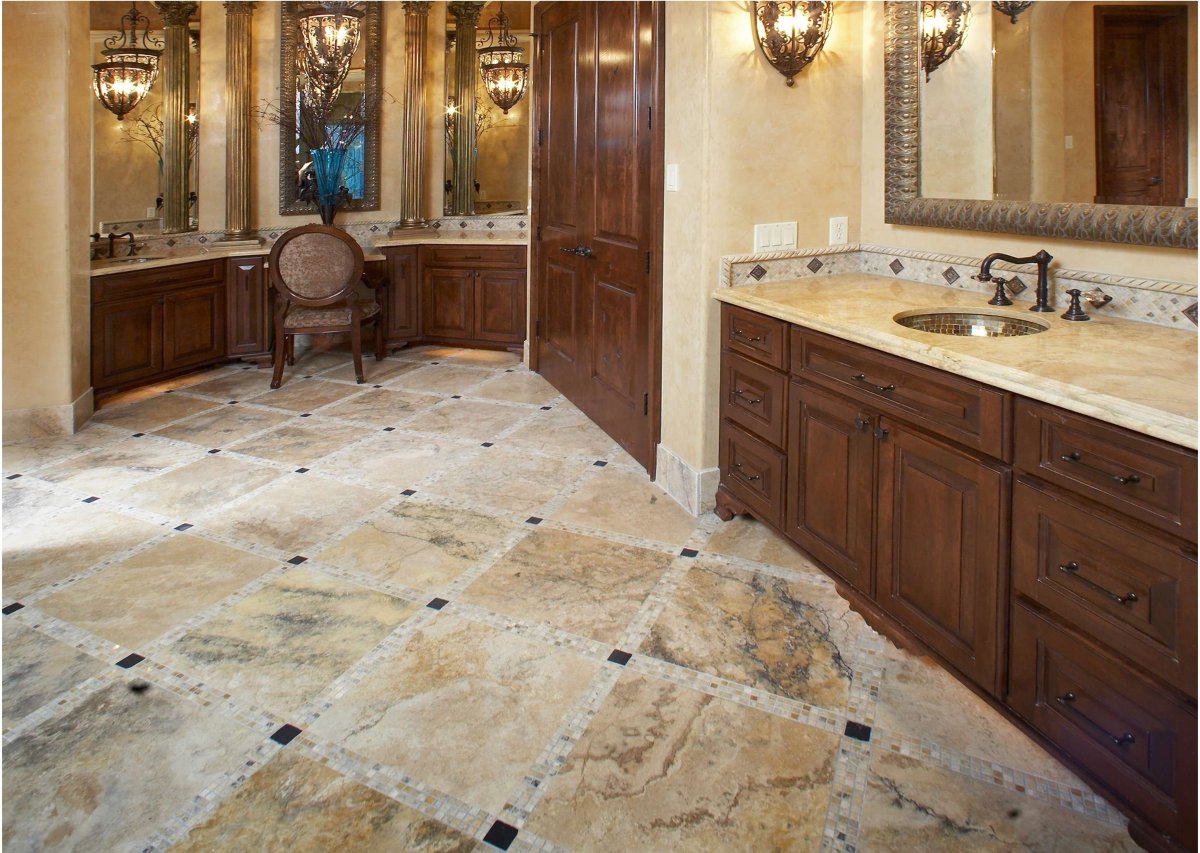 Отделка стен травертином