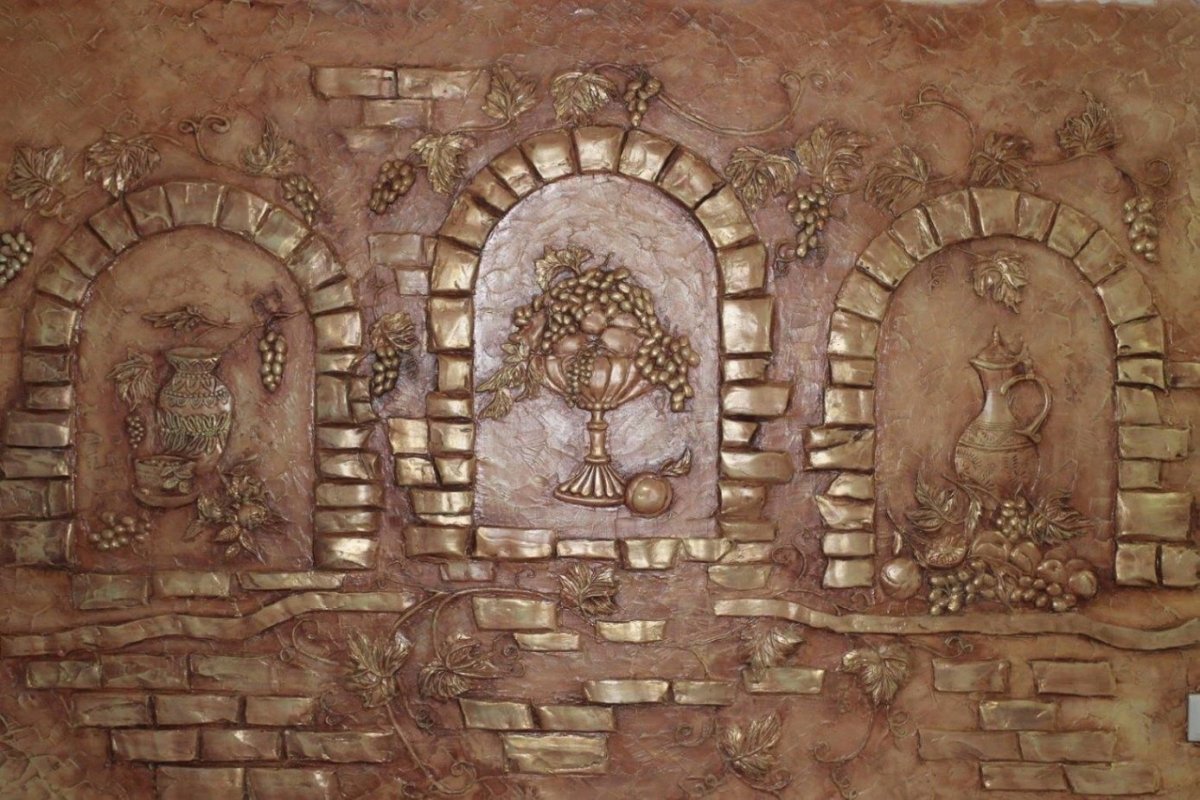 Каменный барельеф