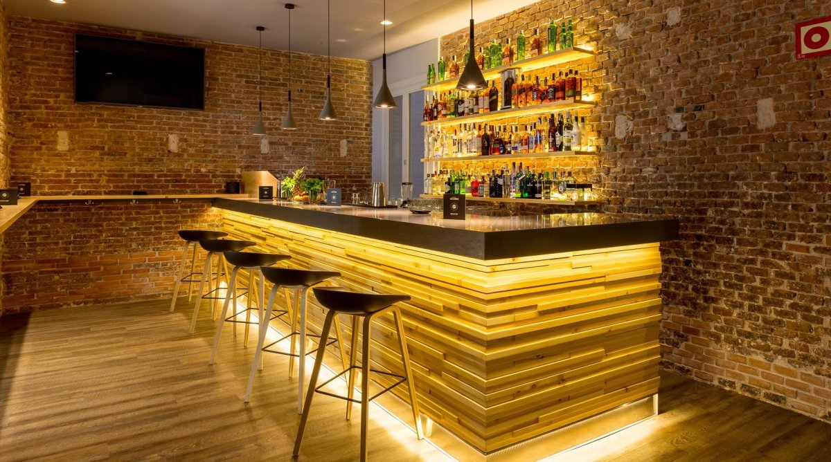 Барная стойка в ресторане