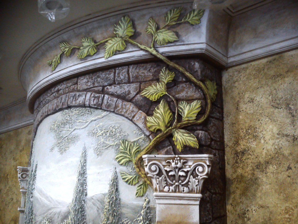 Барельеф над дверью