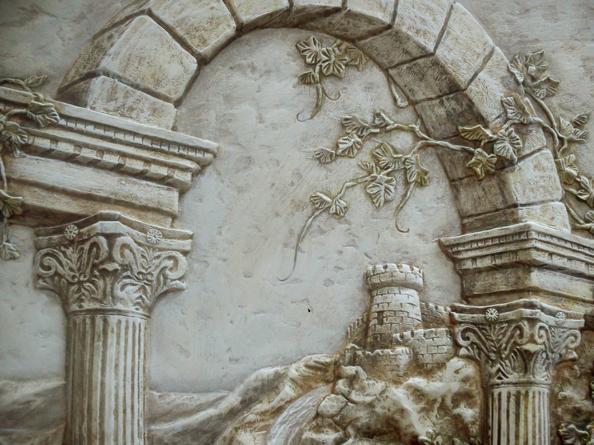 Античные руины барельеф