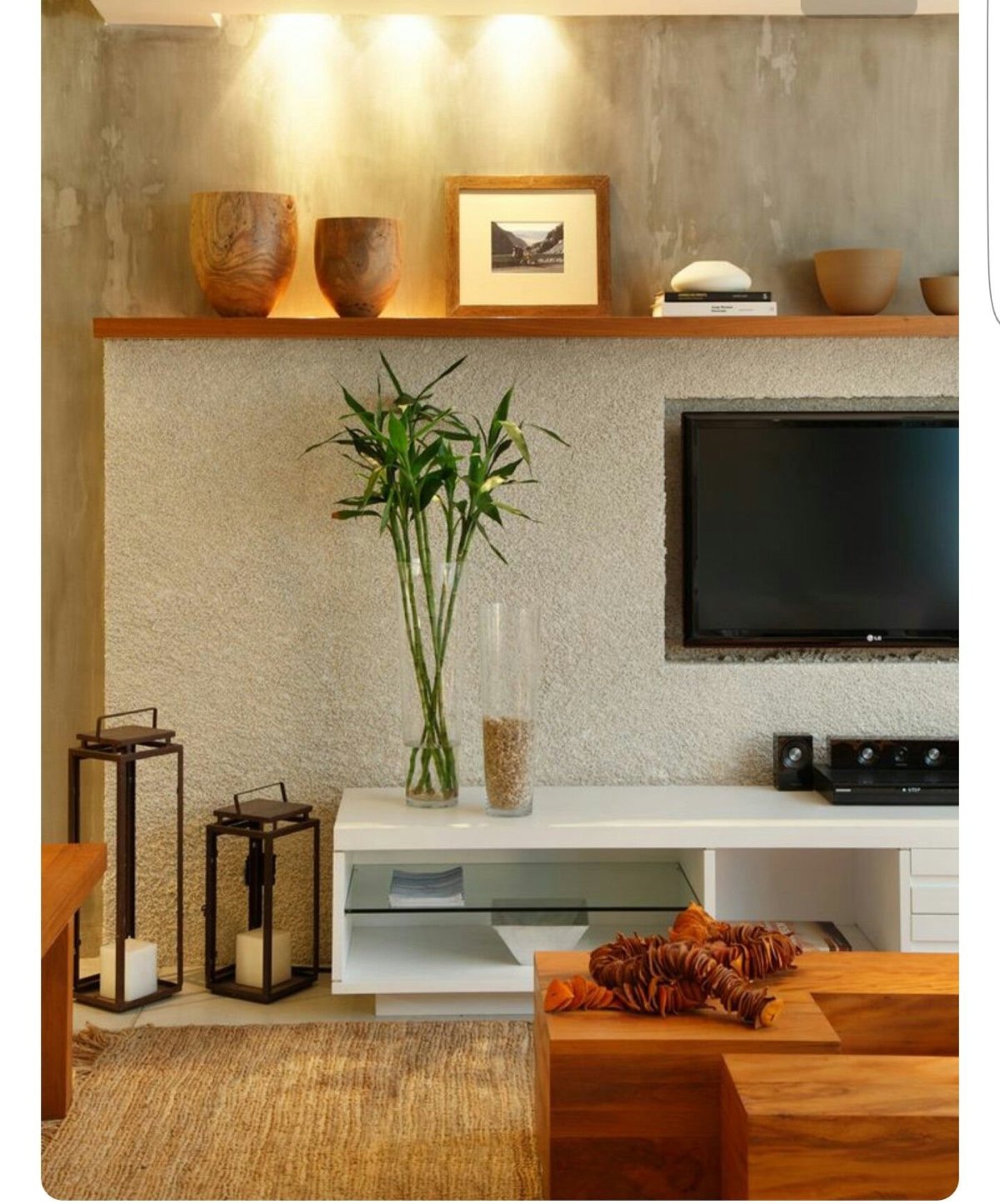 Стенка из полок в гостиную