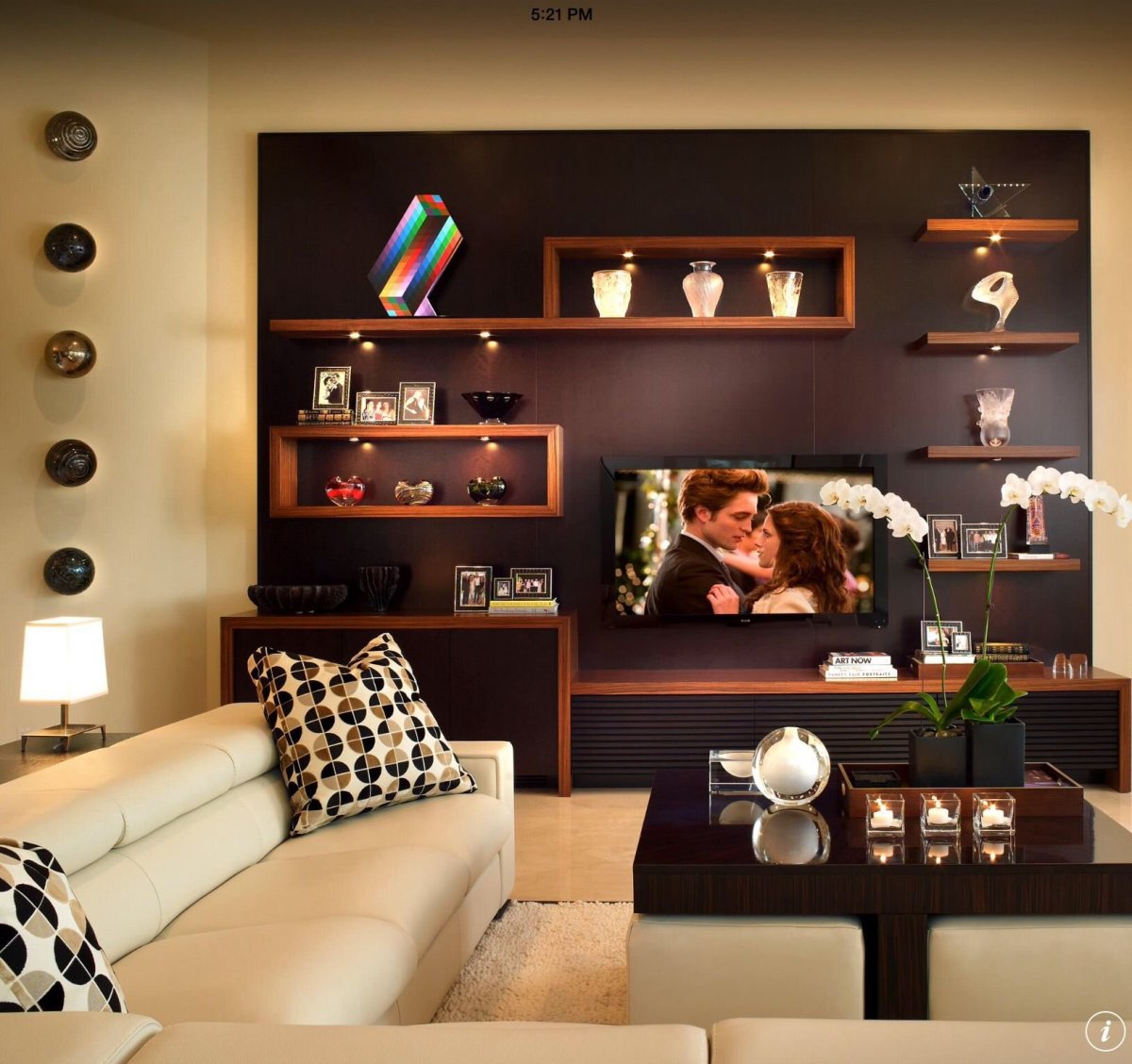 Полочки вокруг телевизора