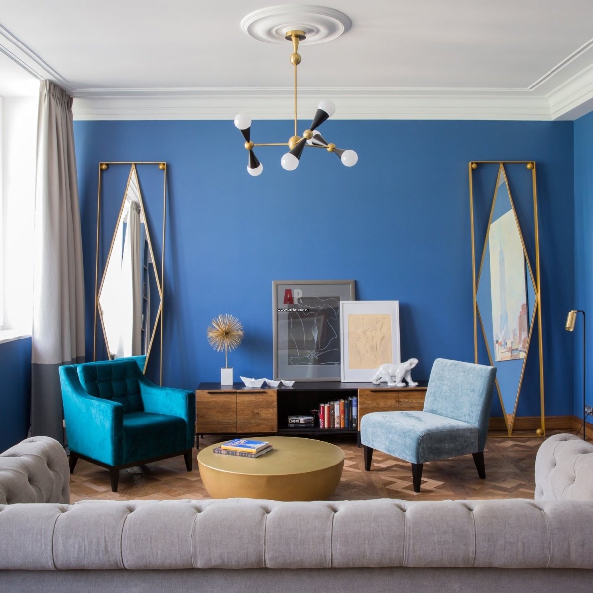 Квартира с синими стенами