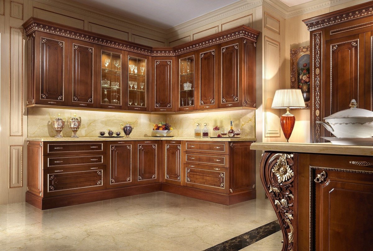 Коричневая деревянная кухня