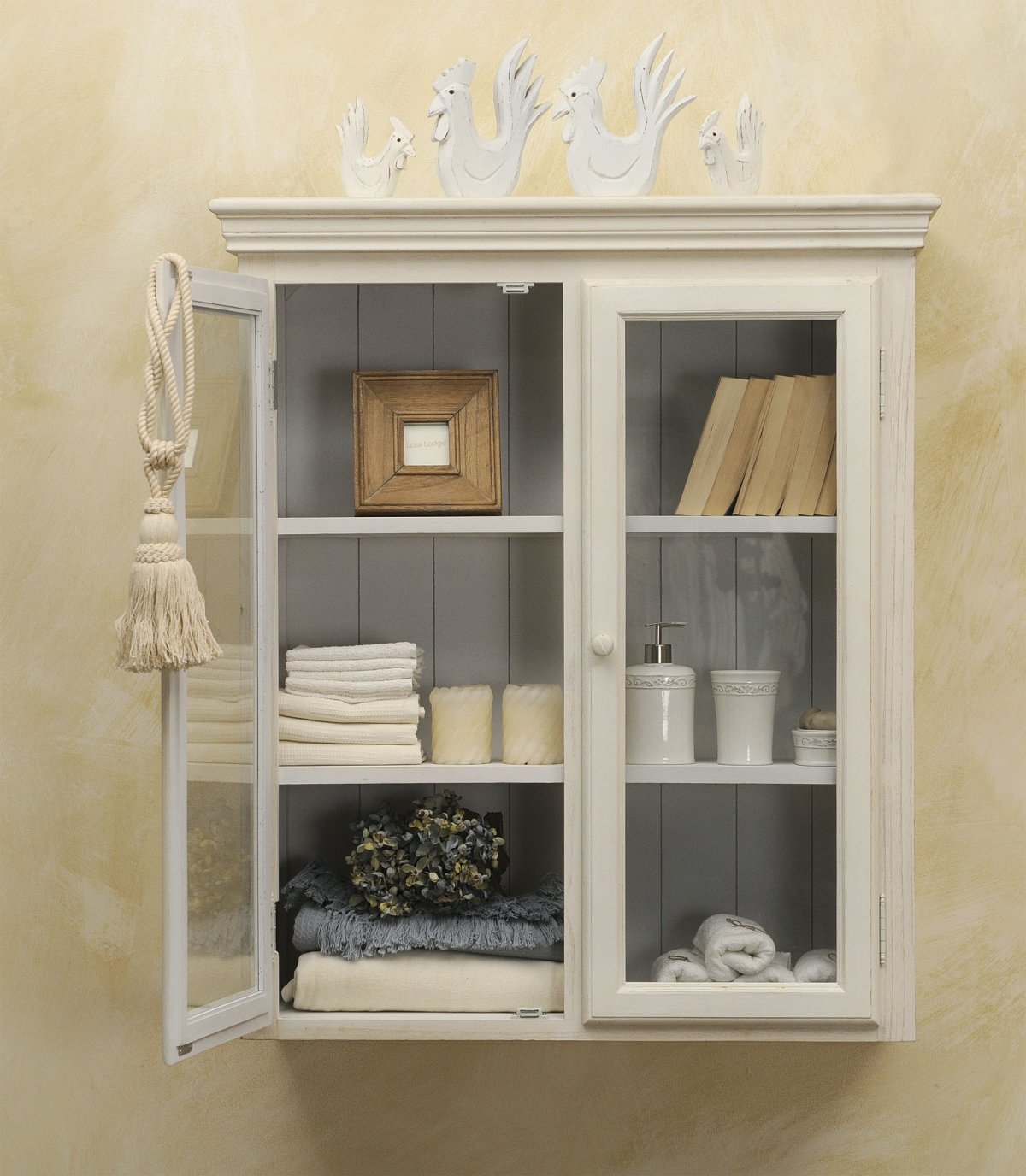 Полка с дверцами