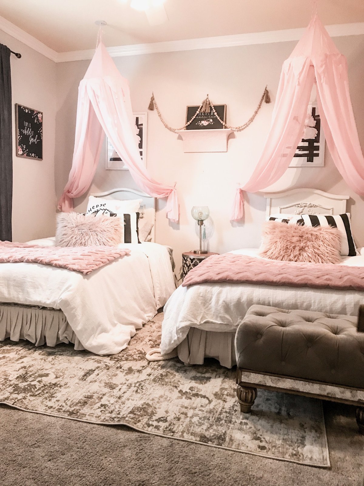 Спальня для двойняшек девочек