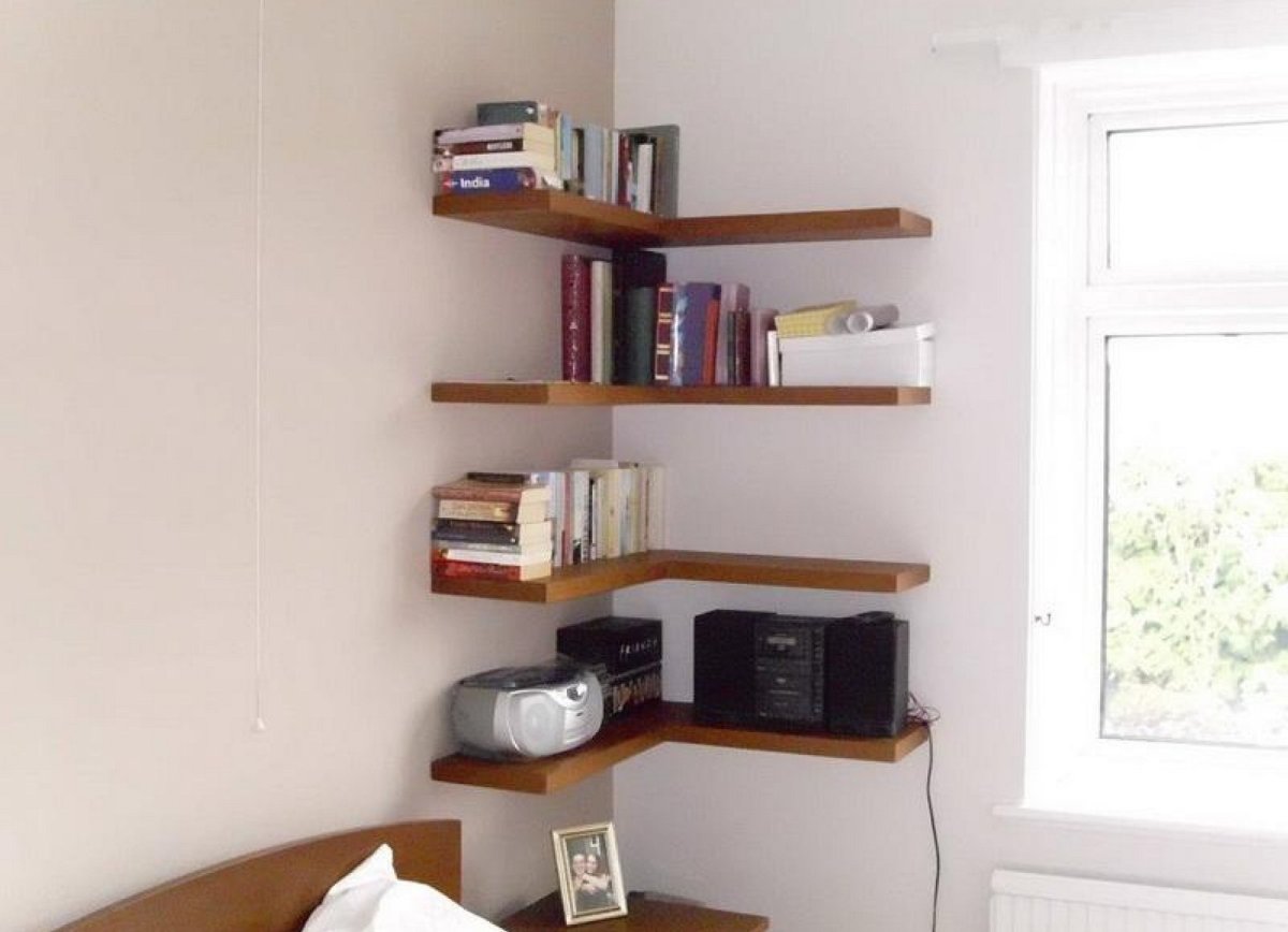 Детский стол с полками на стене