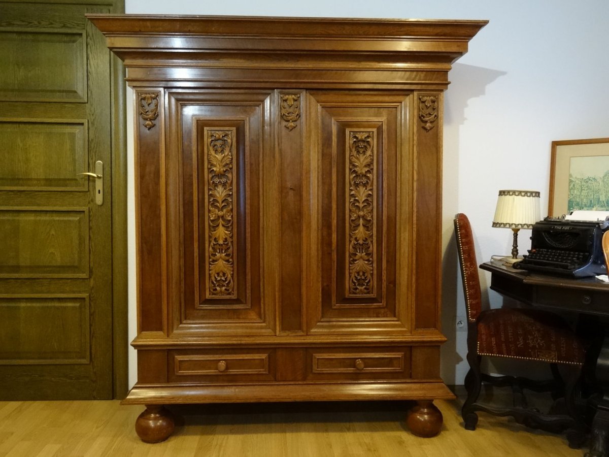 Старинный польский шкаф