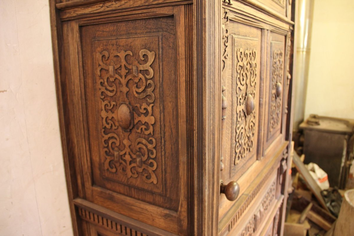 Антикварный шкаф