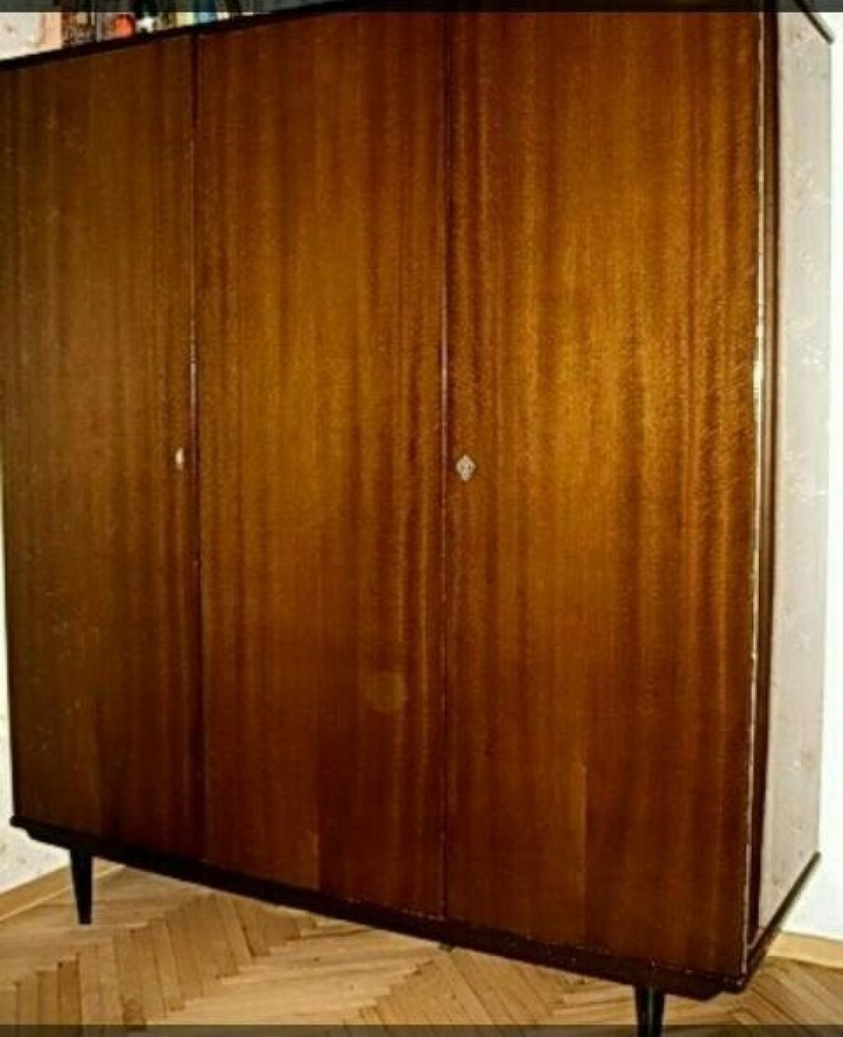 Преобразить старый шкаф