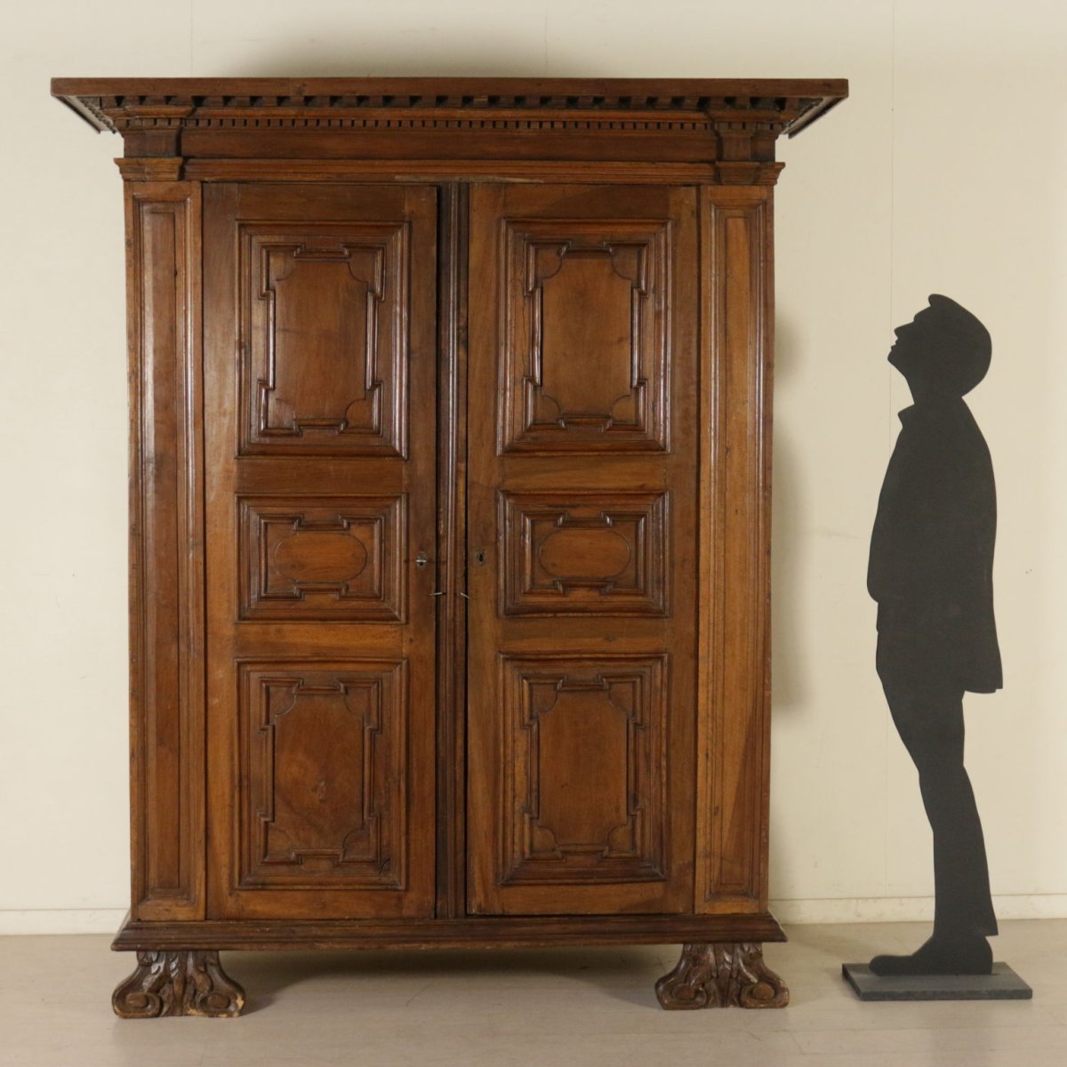 Старый шкаф