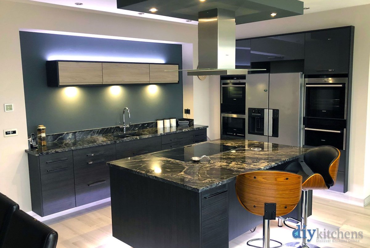 Черный кухонный гарнитур