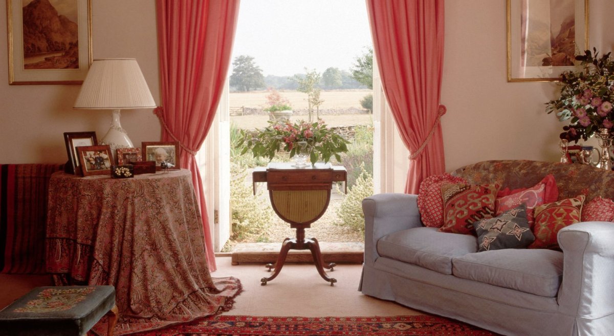 Диван и шторы в одном цвете