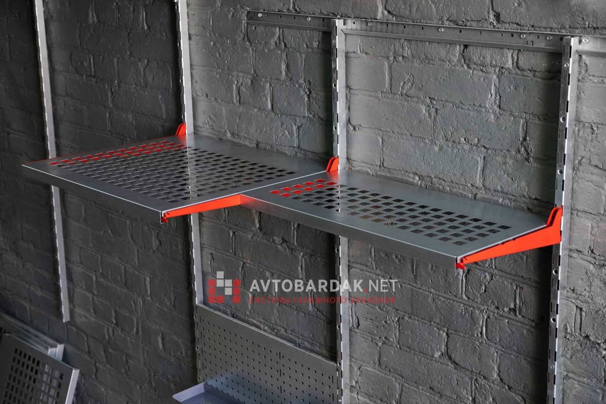 Полка настенная с металлическими стойками