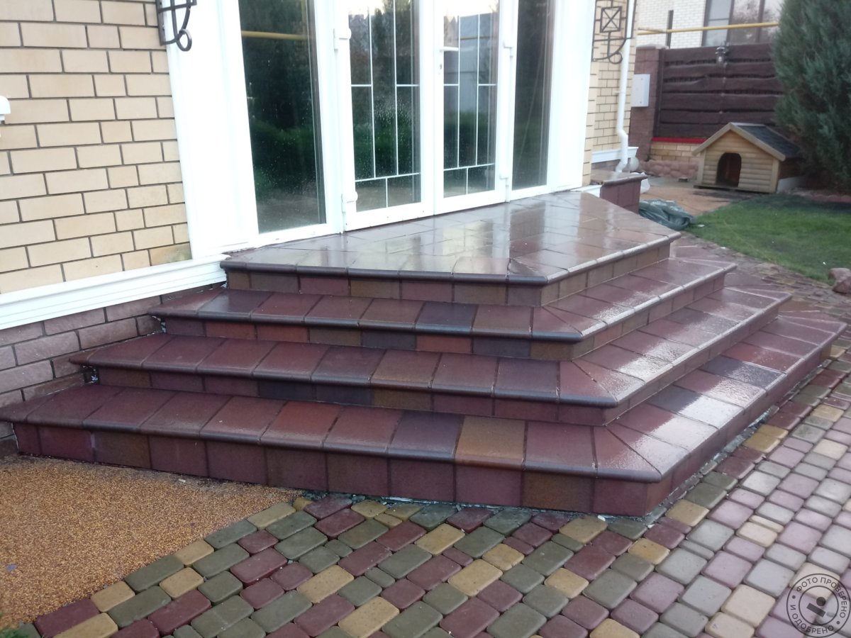 Крыльцо обложенное плиткой