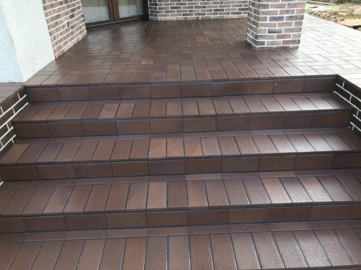 Крыльцо из полимерно песчаной плитки