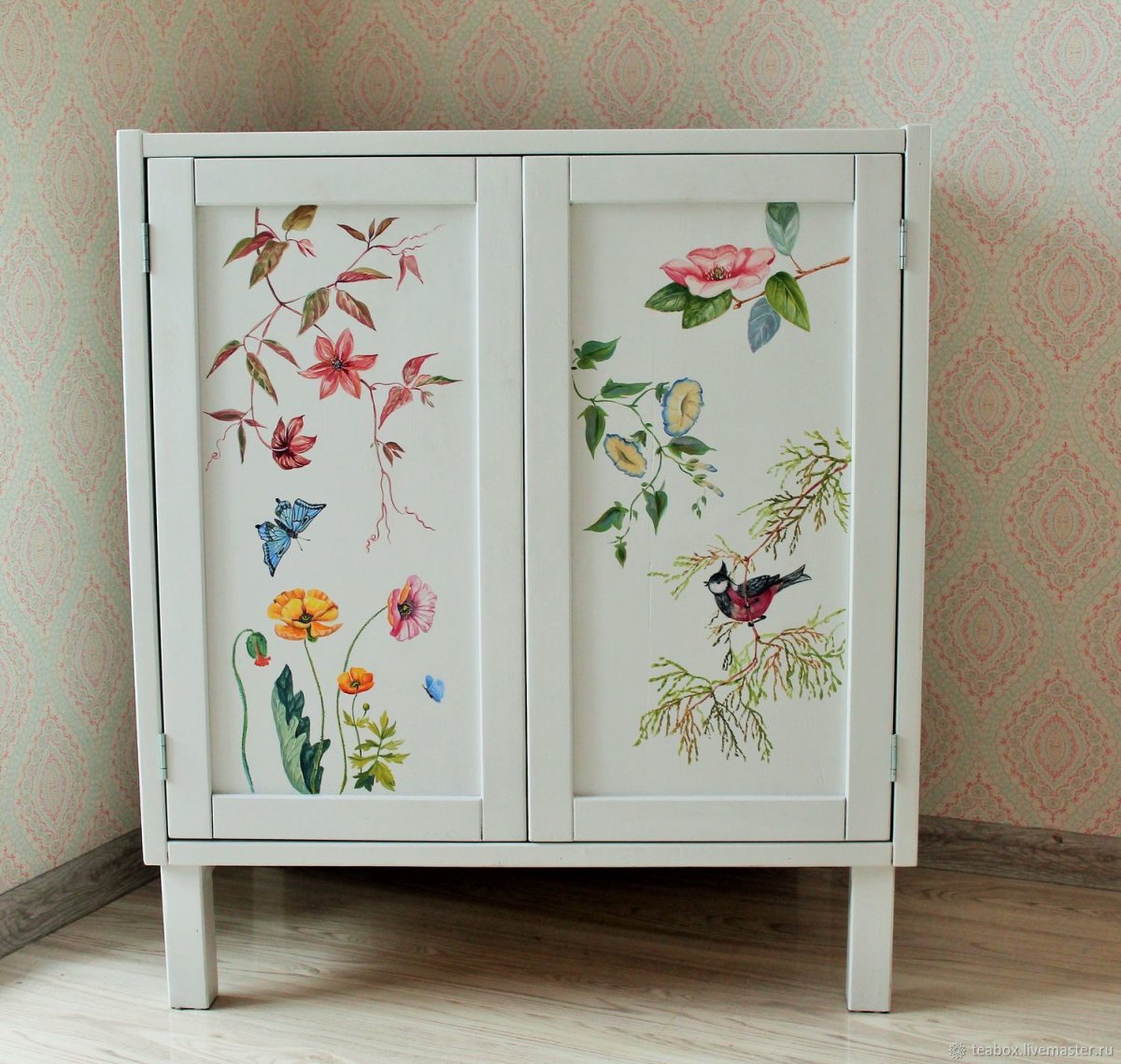 Роспись на мебели необычные