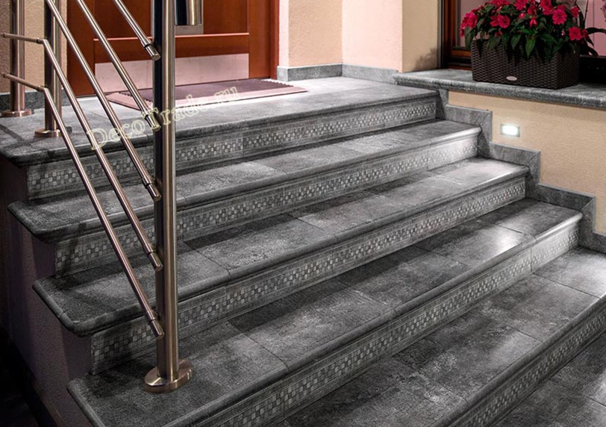 Отделка бетонной лестницы