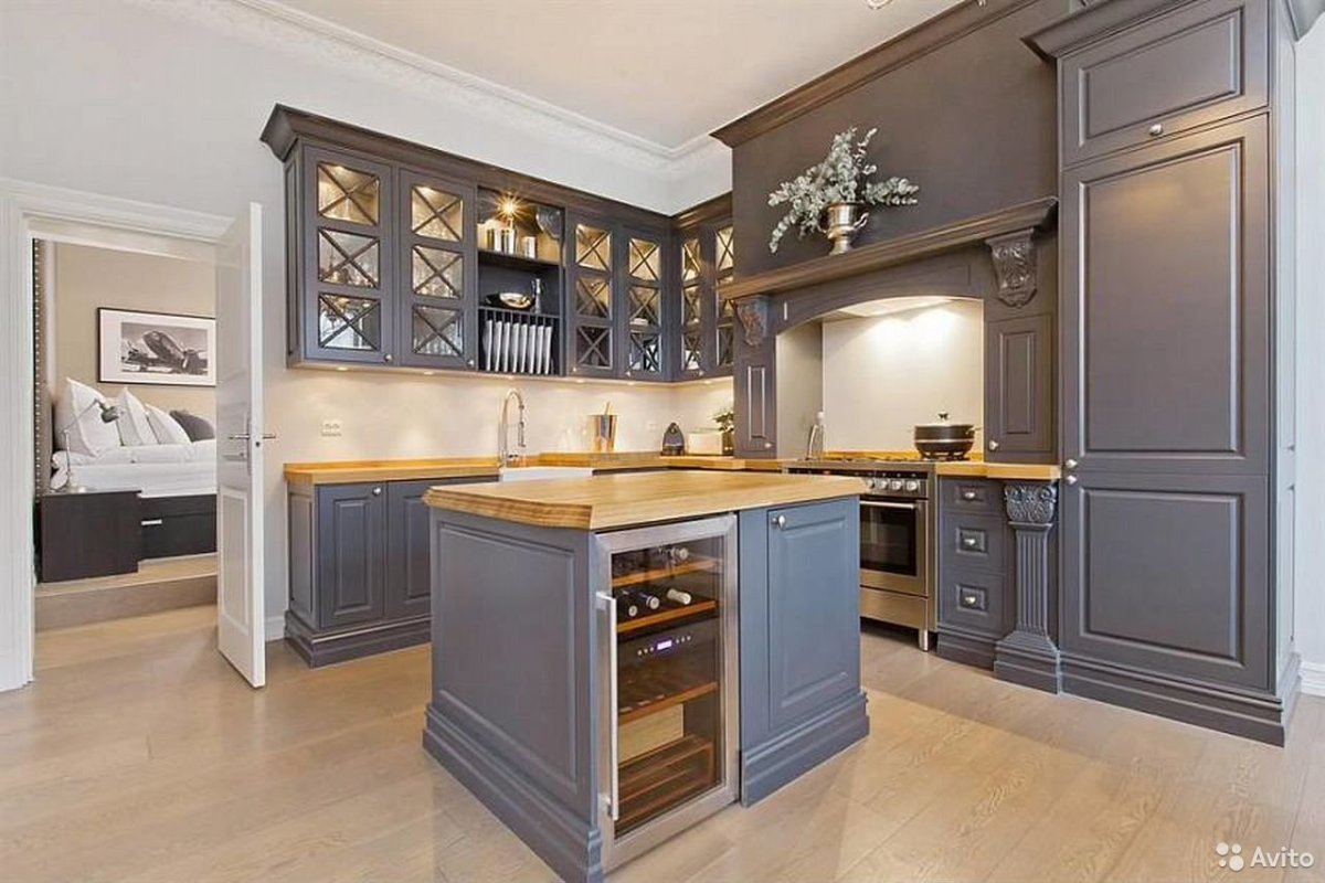 Золото в интерьере кухни