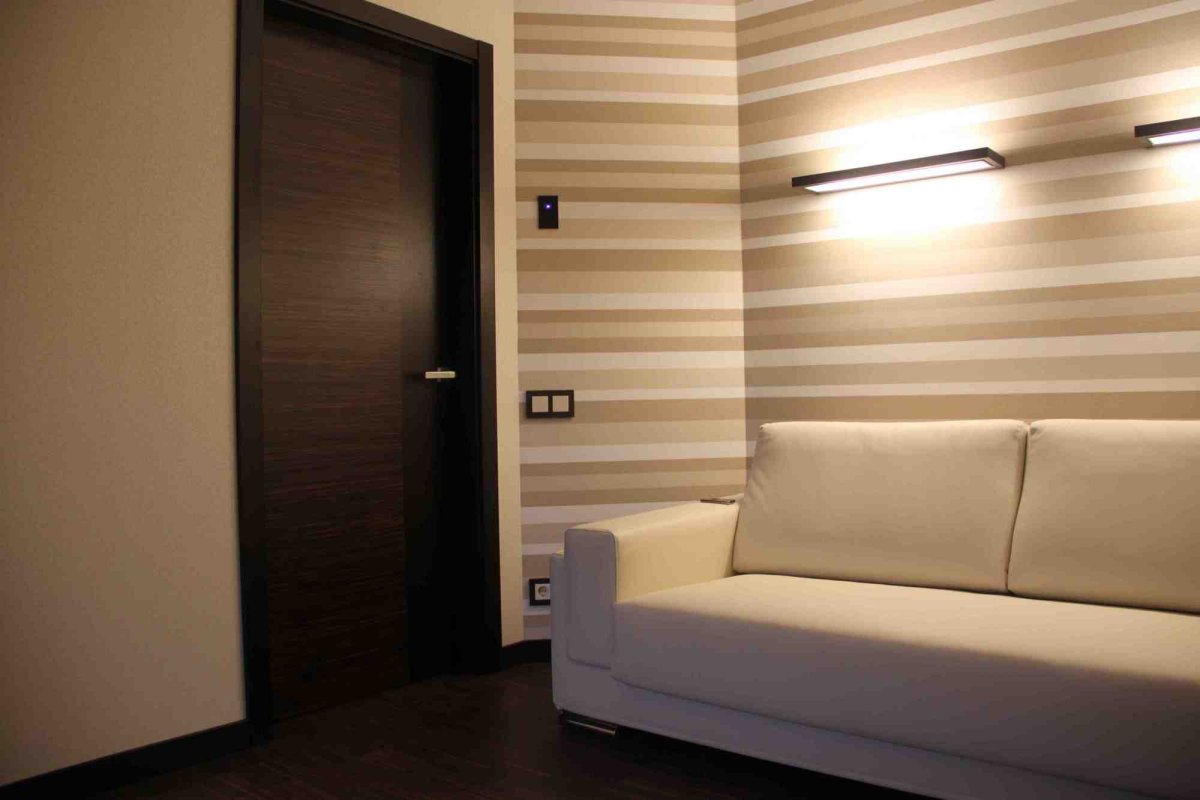 Прихожая стены МДФ панелями ясень белый