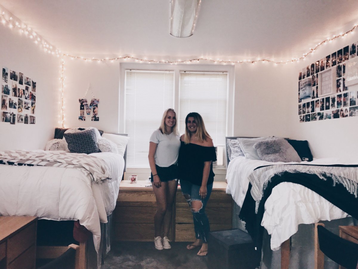 Комната для двух девушек студенток