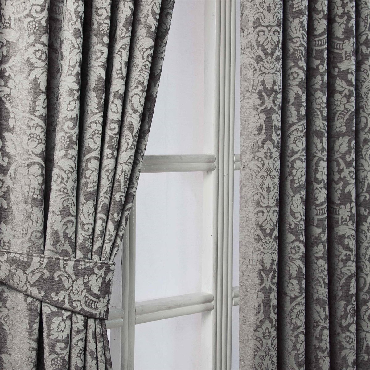 Шторы серые с узором