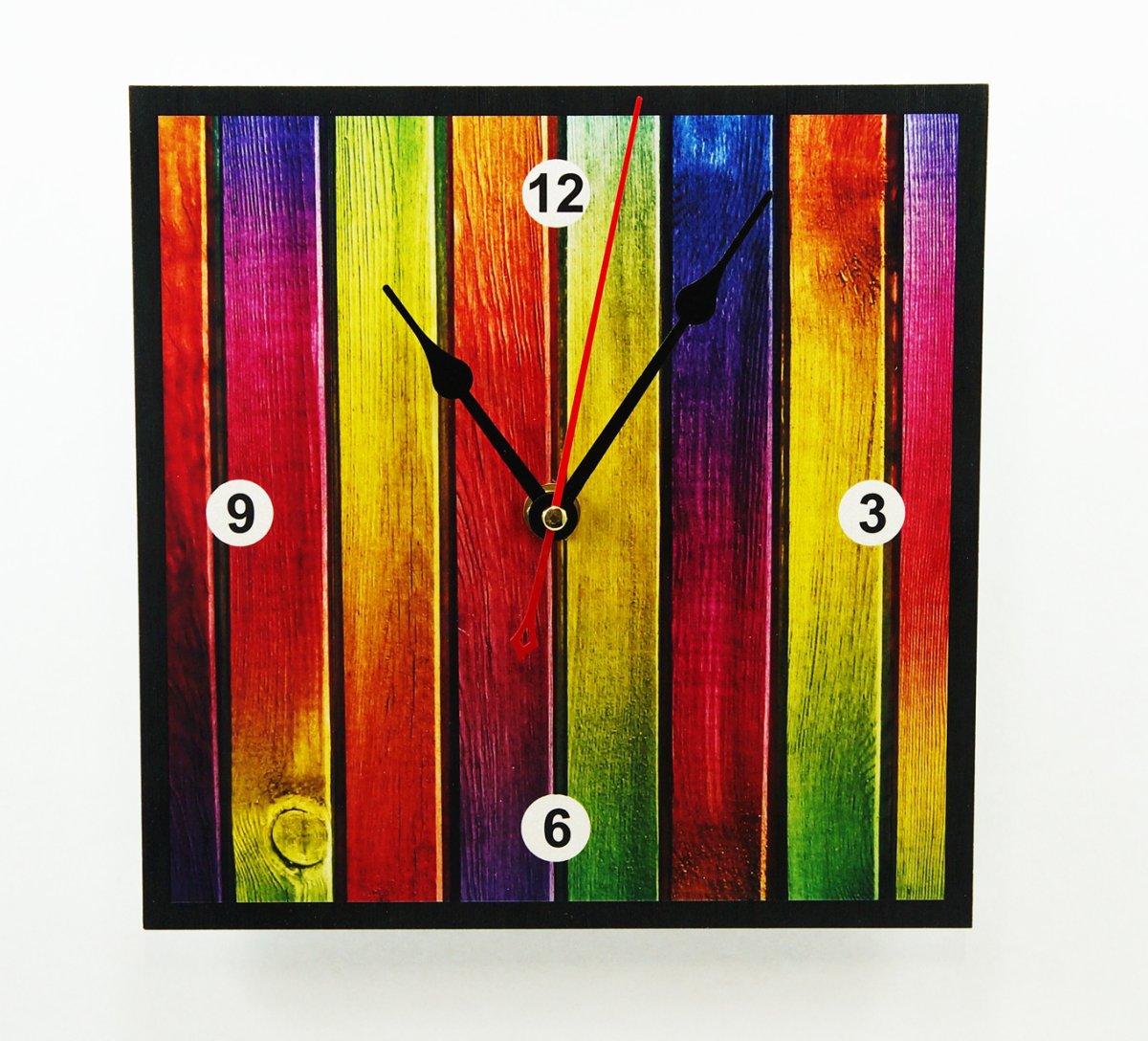 Металлические часы на стену