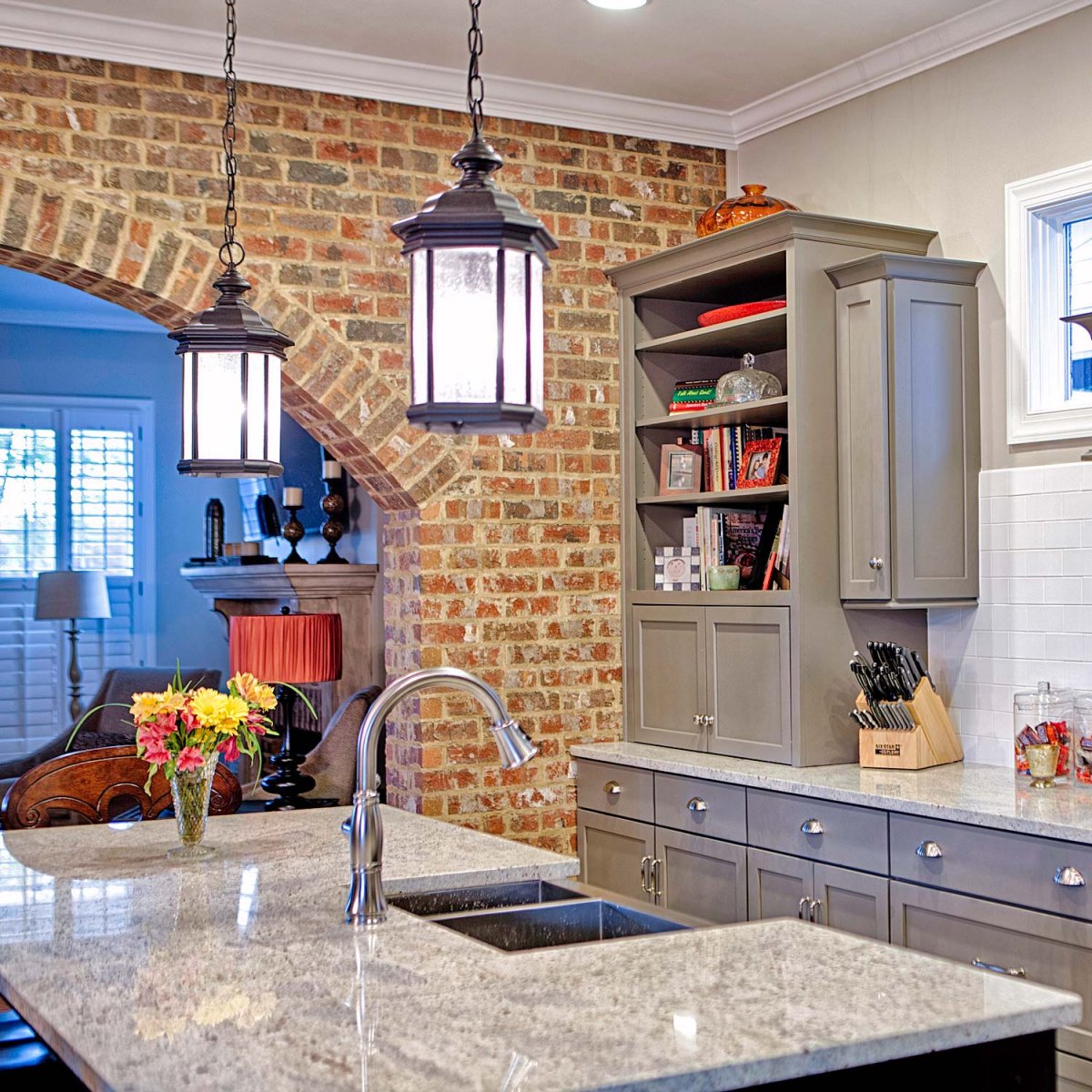 Кирпичная стена на кухне