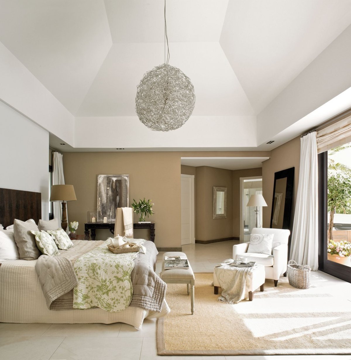 Коричневый интерьер