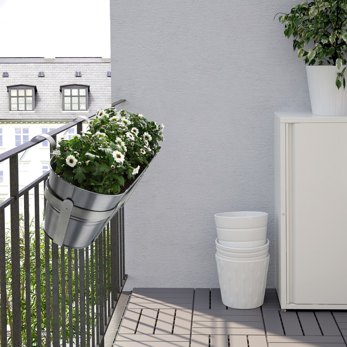 Кованые кашпо для цветов