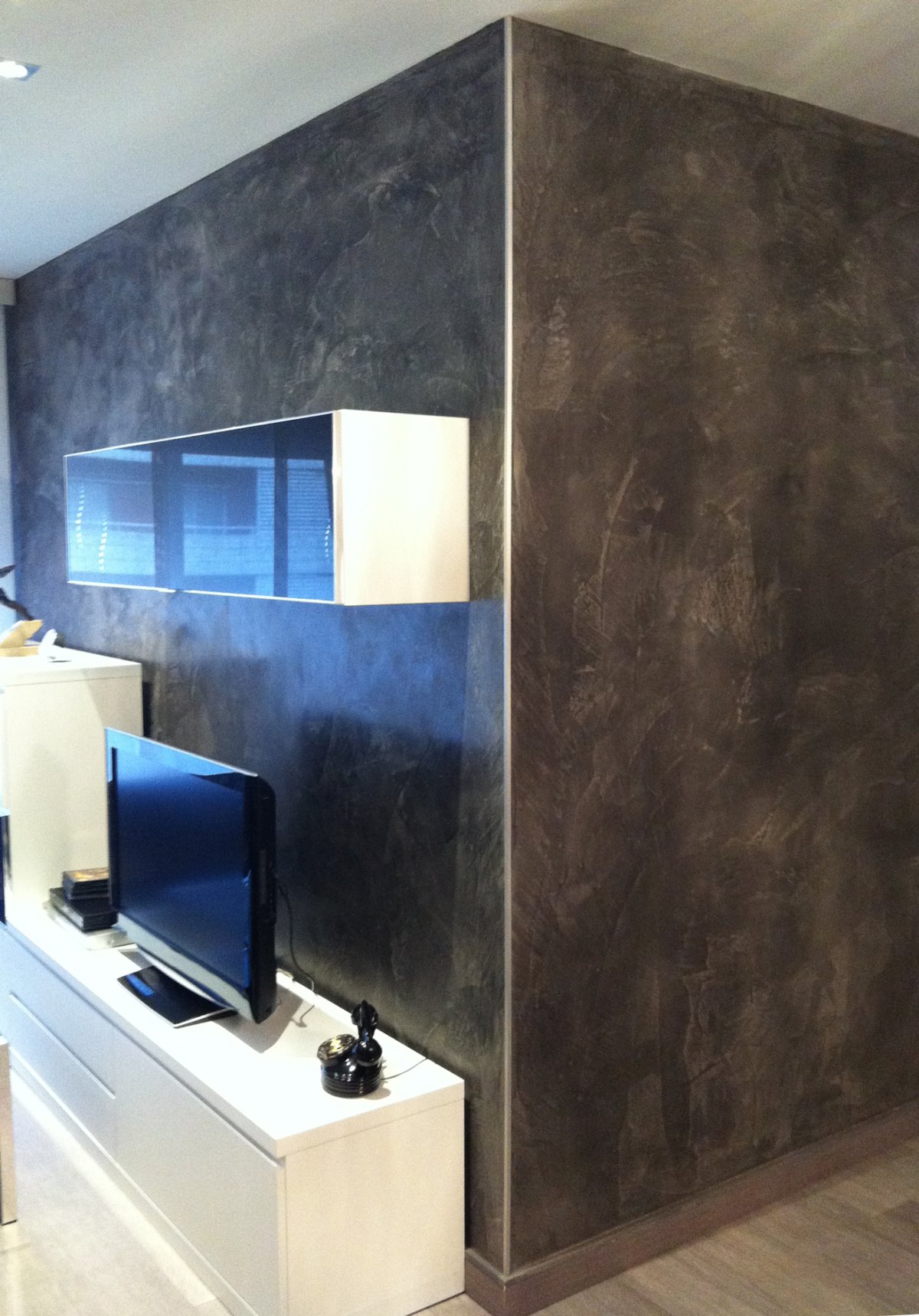 Бирюзовая штукатурка в интерьере