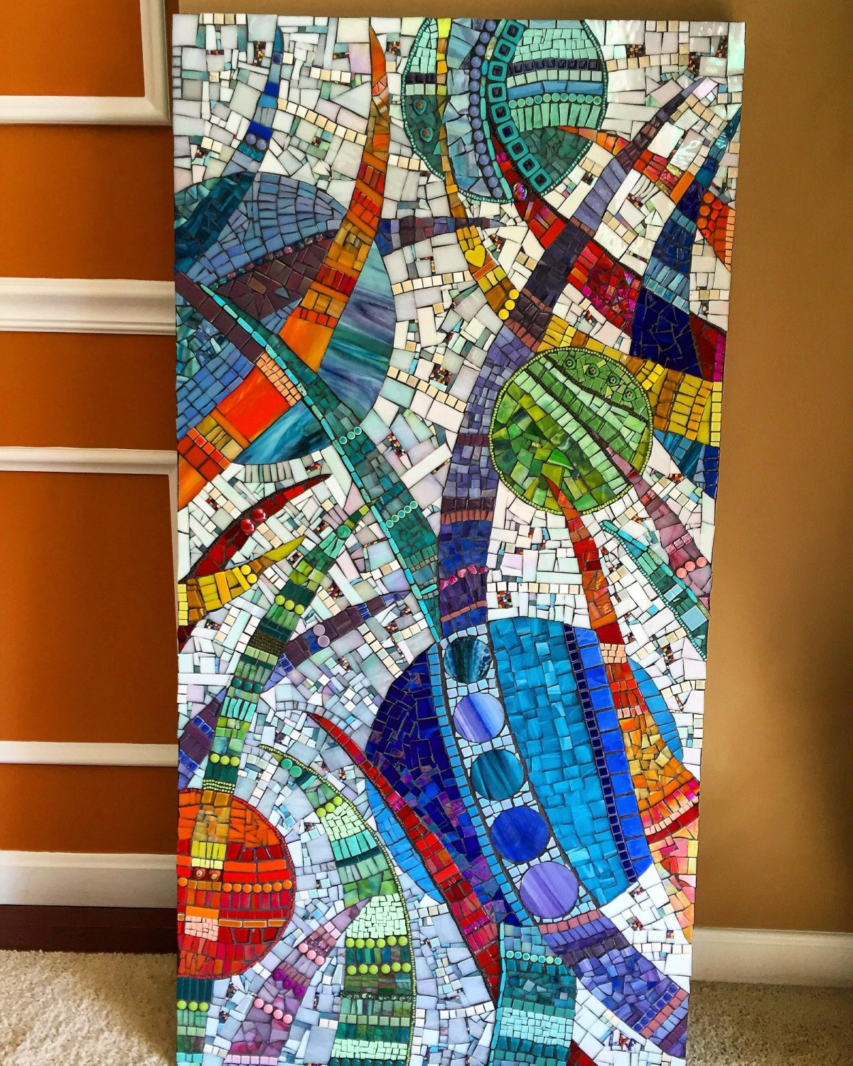 Абстрактное панно из мозаики