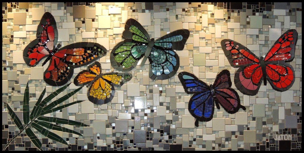 Керамическая мозаика с бабочками